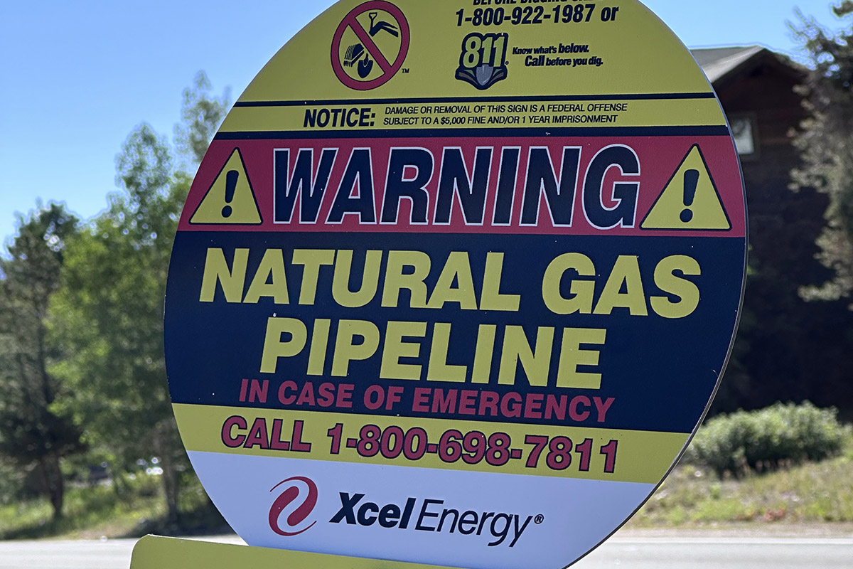 Xcel Energy buried gas pipeline warning sign